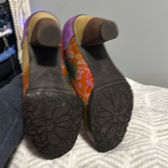 Beautiful multi coloured shoes size 40 - Picture 6 of 6